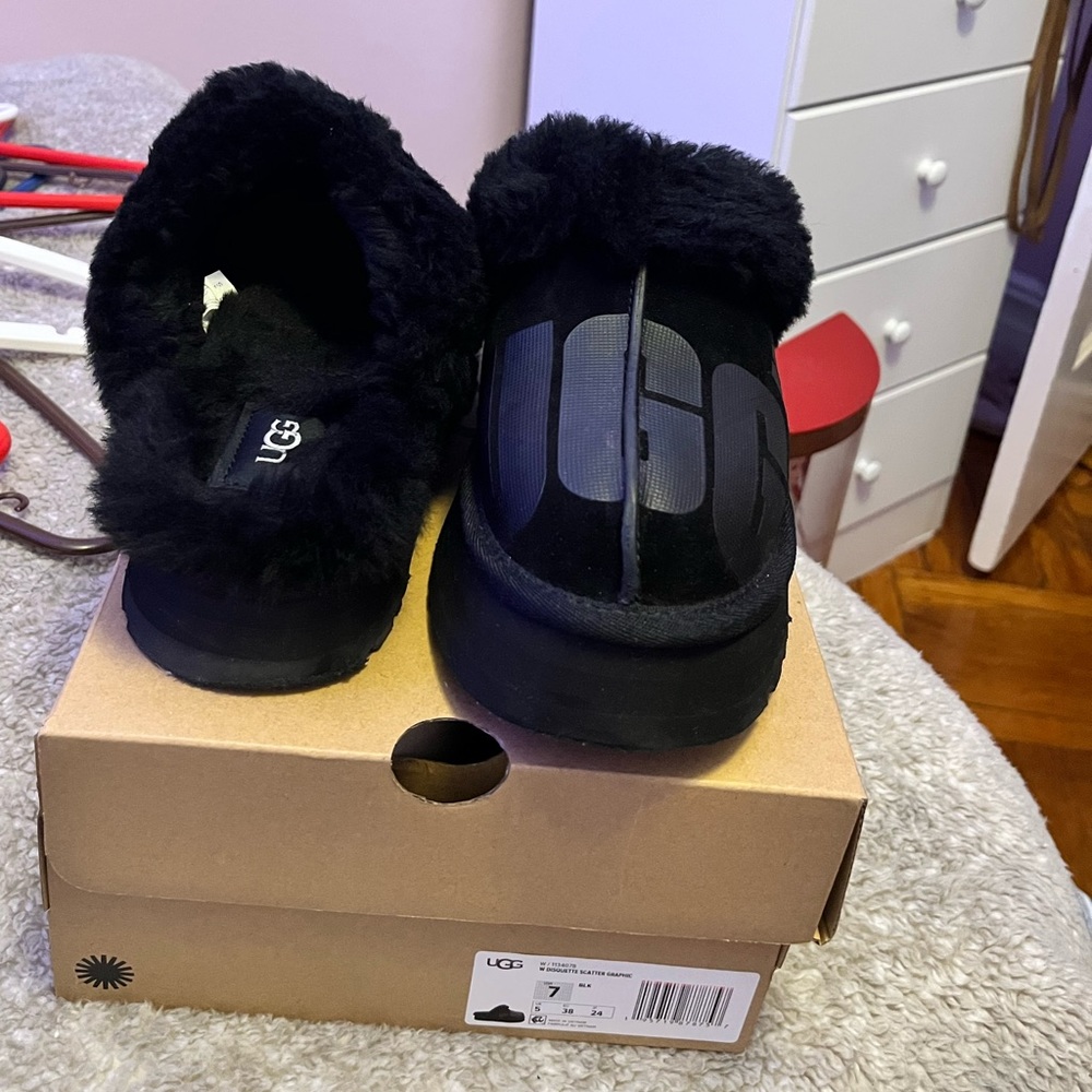 Uggs disquette scatter graphic